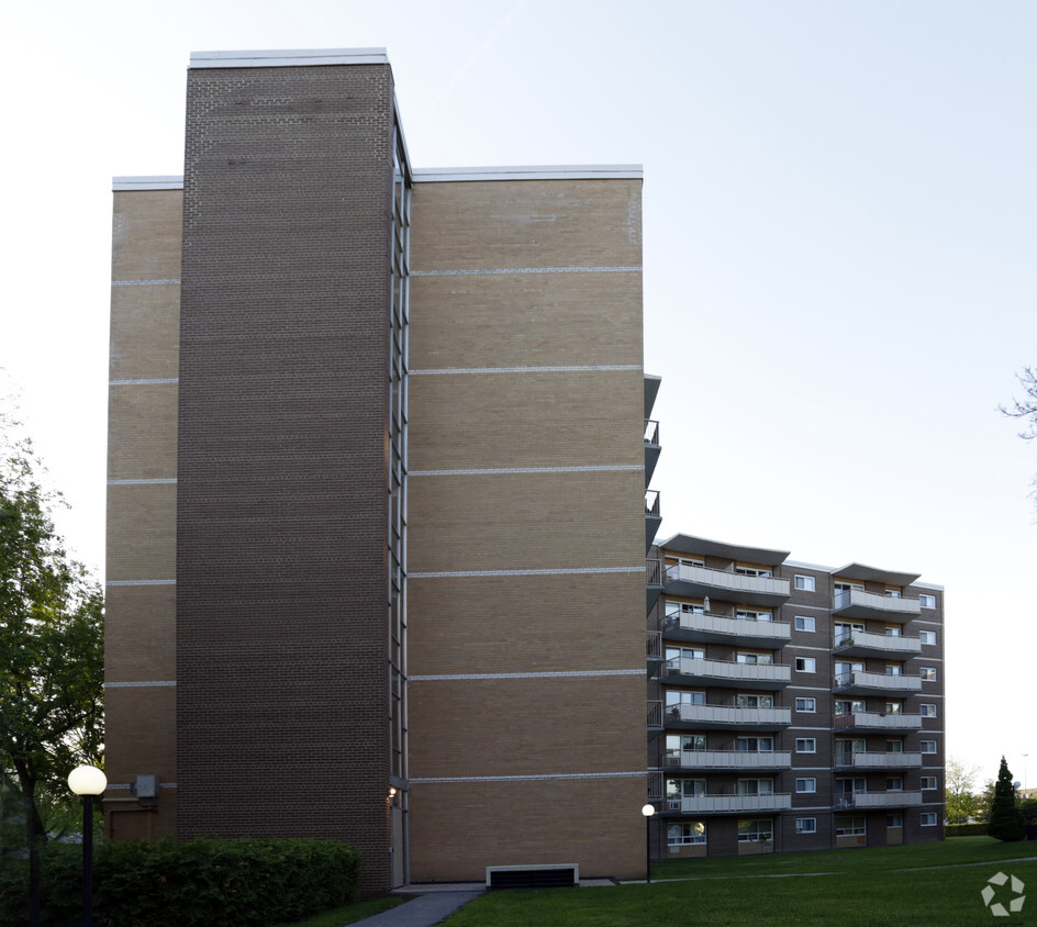 Primary Photo - Saville Apartments