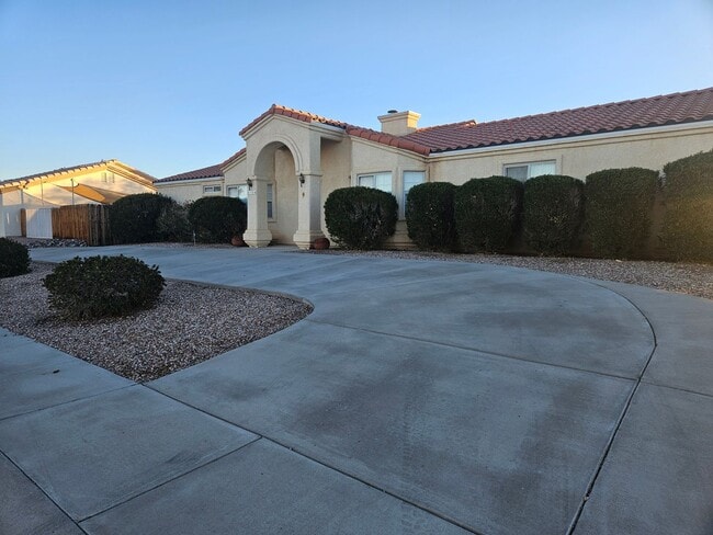 Building Photo - Fort Mohave! 3 Bedroom House. Large Garage