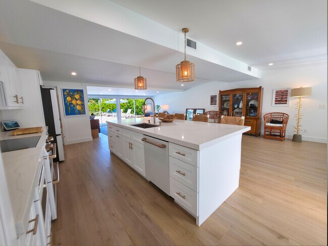 Foto del edificio - 720 Eastwind Dr
