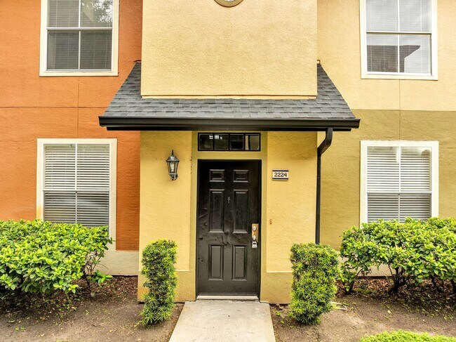 Building Photo - Fully Remodeled 3/2 with Loft in MetroWest...