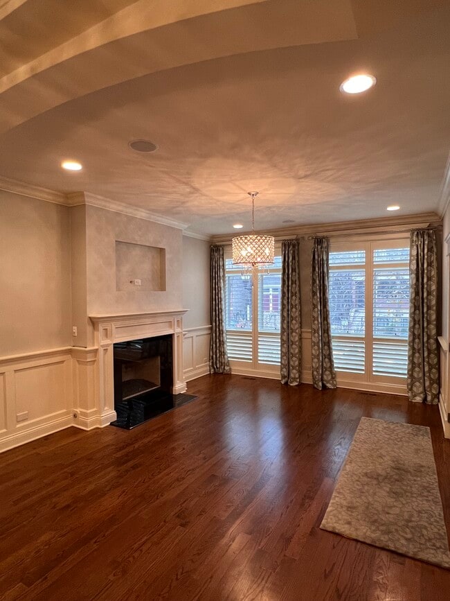 Building Photo - 2042 N Racine Ave