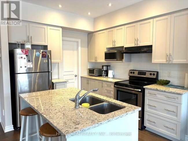 Building Photo - 520 Earnscliffe Grove