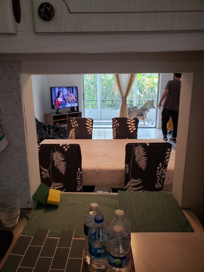 sala de estar - 300 NE 14th Ave