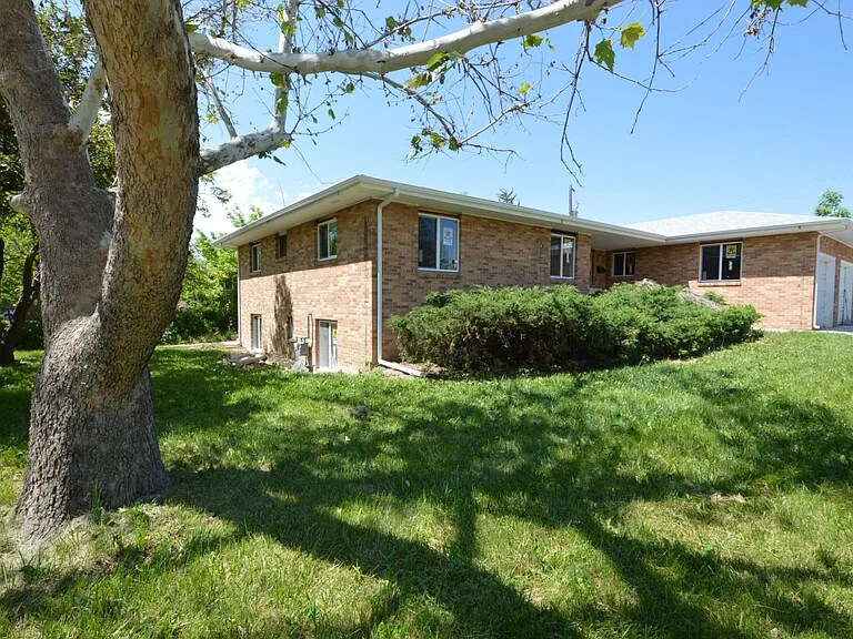 Primary Photo - 1240 E Ridge Ave