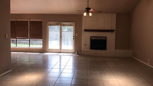 Foto del edificio - Right Around the Corner, Near Everywhere You Want to Be.