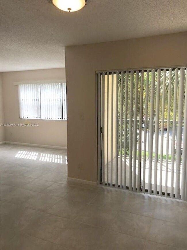Foto del edificio - 630 S Park Rd