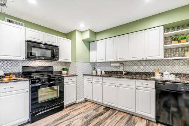Foto del edificio - 6309 Sheppard Dr