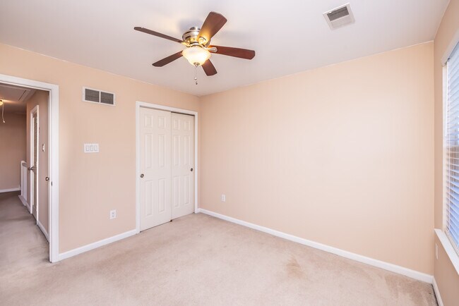 Foto del edificio - 1407 Black Walnut Dr
