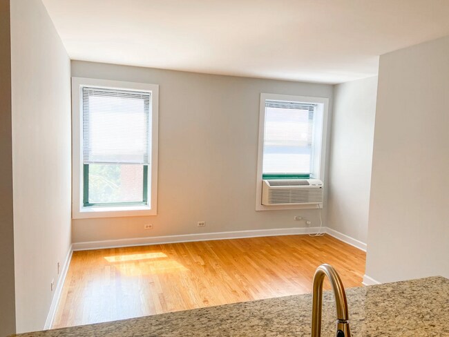 Foto del edificio - 1178 N Milwaukee Ave