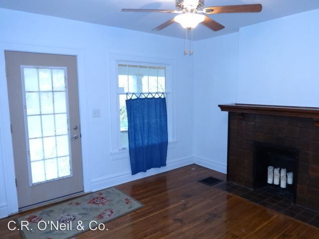 Foto del edificio - 2442-2444 Glenmawr Ave