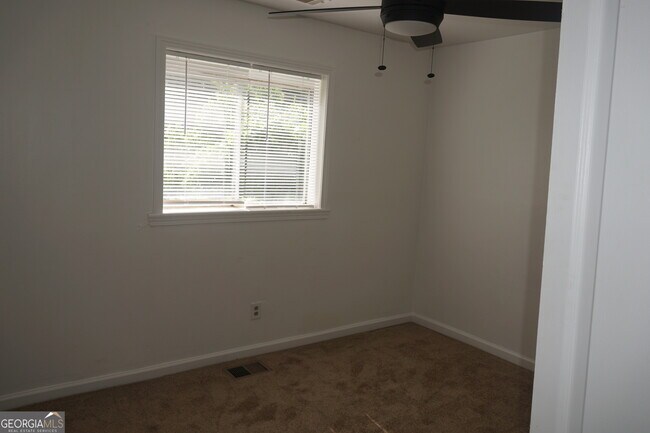 Building Photo - 2338 Clarissa Dr NW
