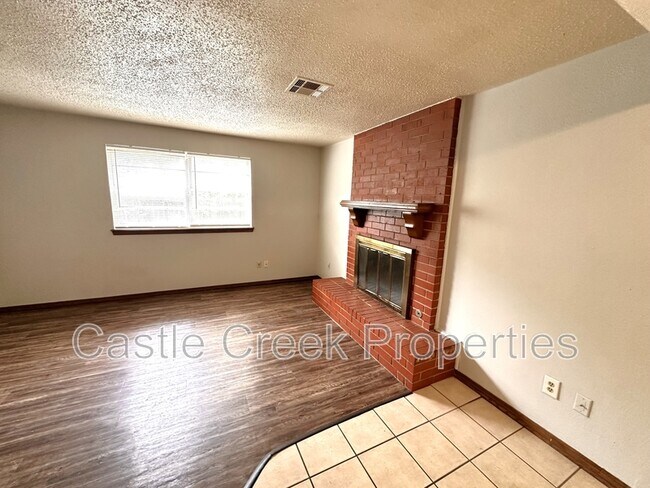 Foto del edificio - 5305 Brookdale Dr