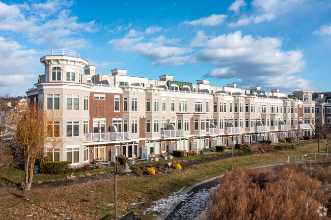 Building Photo - Ichabod's Landing