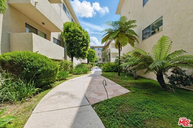Foto del edificio - 5400 Lindley Ave