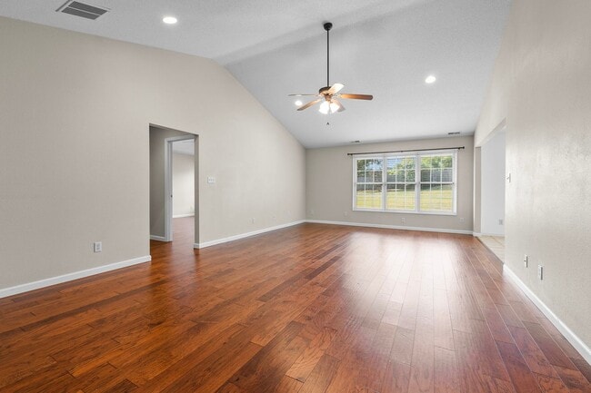 Building Photo - Lynwood Hills 2817/2819