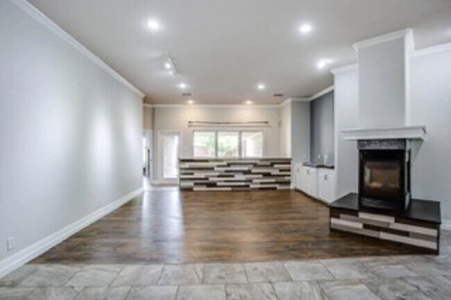 Building Photo - 4/3 in Lubbock-Cooper Liberty District!