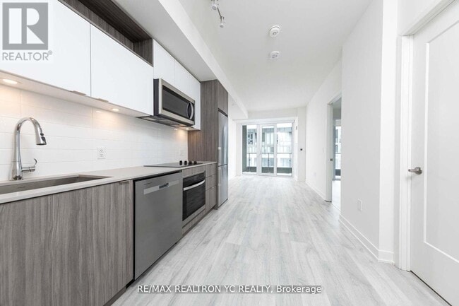 Building Photo - 135-1135 Lower Sherbourne St