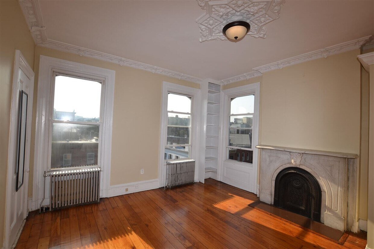 Primary Photo - 167 8th St
