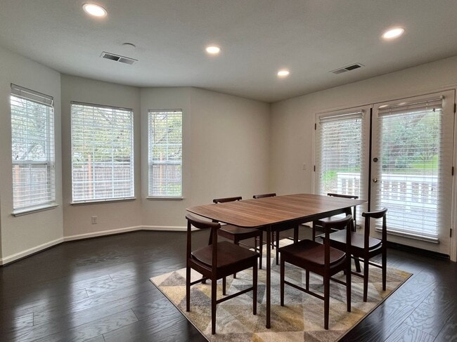 Foto del edificio - 3685 Fairway Dr