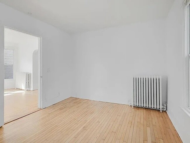 Building Photo - 2124 Fremont Ave N