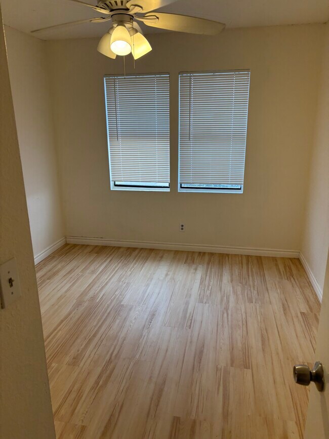 Foto del edificio - 7309 Topeka Dr