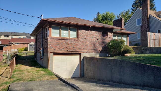 Exterior - Street Side Garage - 119 S 52nd St