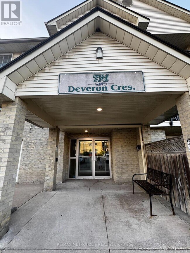 Photo du bâtiment - 731-731 Deveron Crescent