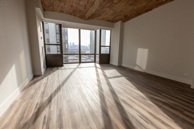 Building Photo - 1749 N Wells St