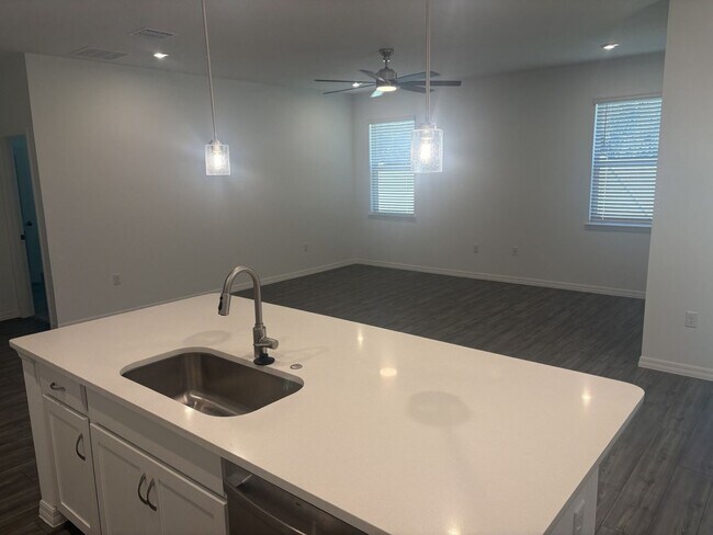 Foto del edificio - New construction!!