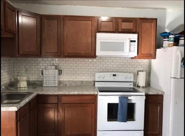 Kitchen - 2921 Brannon Ave