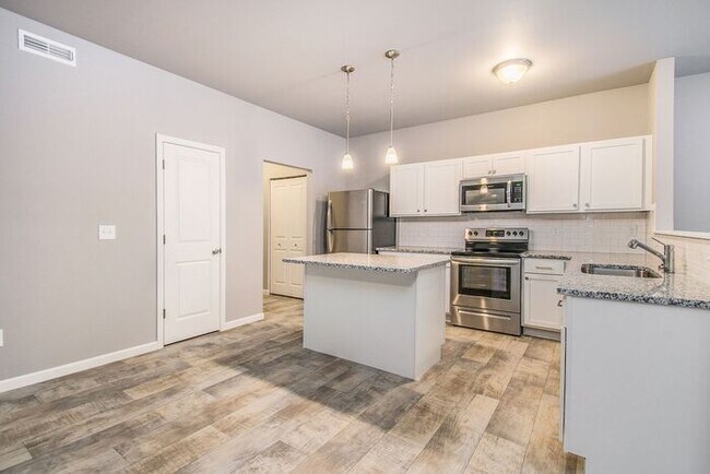 Building Photo - 1733 Bluff Ridge Ct