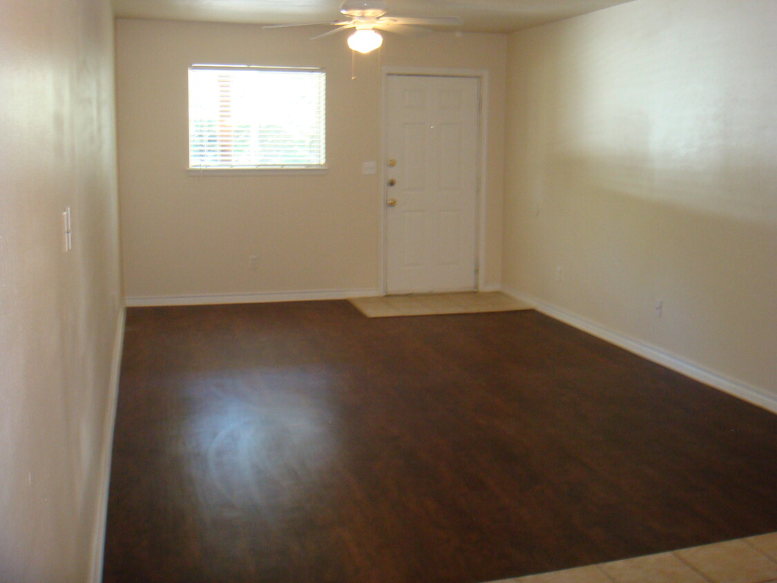 Living Room - 807 Wheelock St