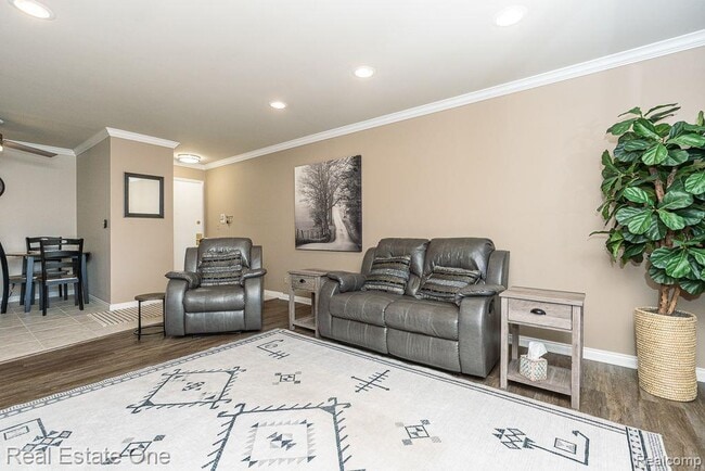 Building Photo - 803 Plate St