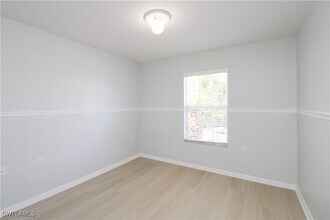 Building Photo - 9055 Gervais Cir