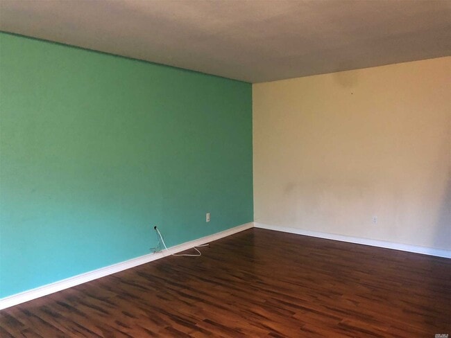 Building Photo - 200 Springmeadow Dr