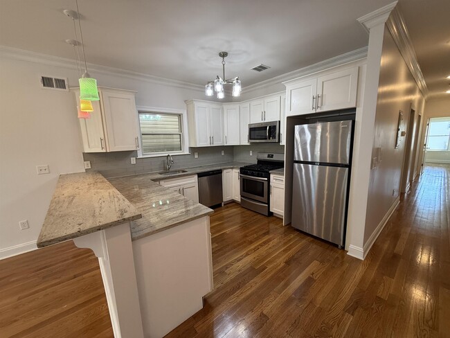 Building Photo - 396 Cator Ave