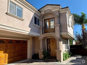 Building Photo - 2212 Marshallfield Ln
