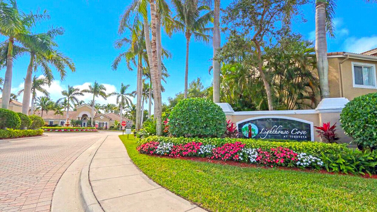 Foto principal - 266 Village Blvd