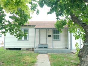 Building Photo - 2837 Sarita St