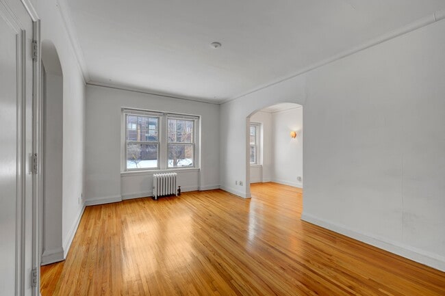 Building Photo - 2552 Garfield Ave