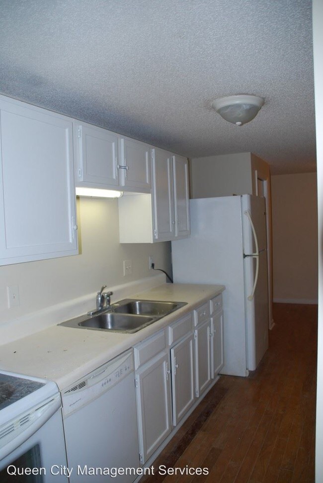 Building Photo - 9500 Shannon Green Dr