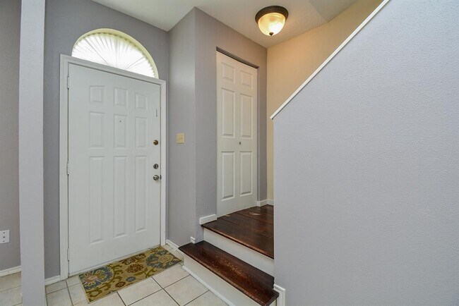 Foto del edificio - 8310 Wild Rose St