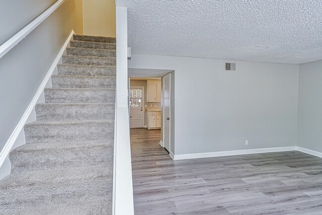 Building Photo - 21 Glen Burnie St