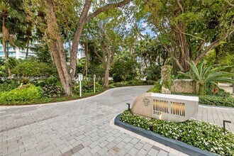 Building Photo - 2127 Brickell Ave