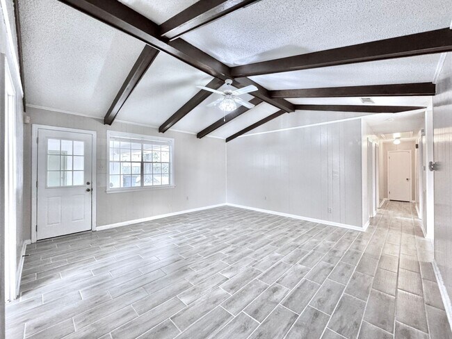 Foto del edificio - Beautiful Sherwood Oaks 3BR/2BA Home With Patio, Carport & Security Features!