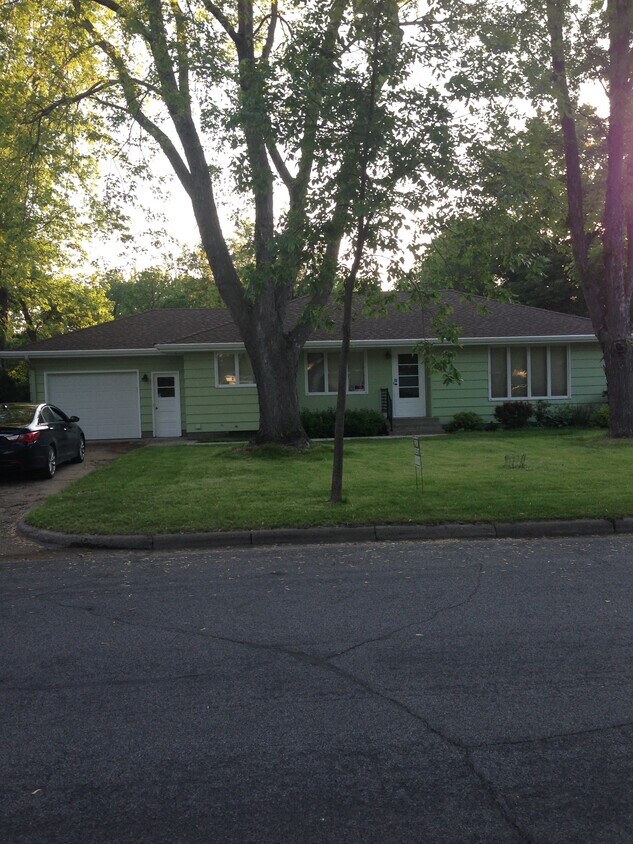 Primary Photo - 1015 28th Ave N