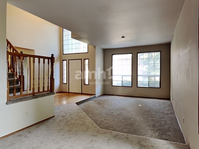 Building Photo - 620 47th St SE