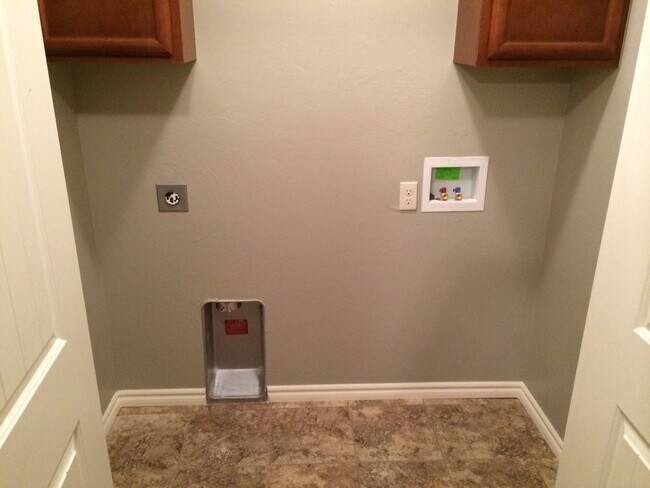 Foto del edificio - 211 Ashley Dr