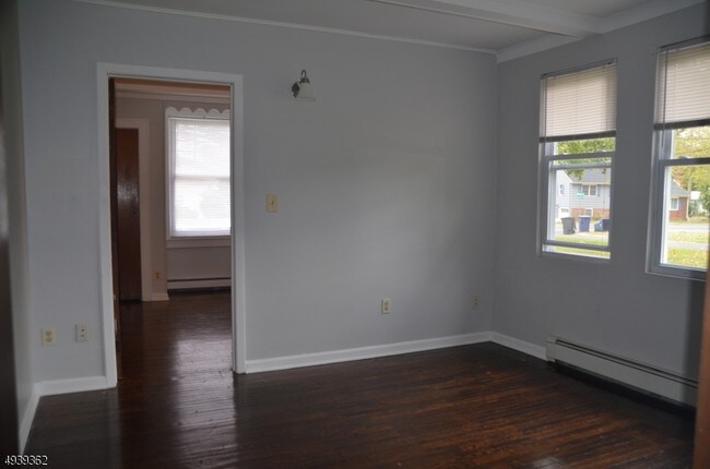 Building Photo - 114 Midway Ave