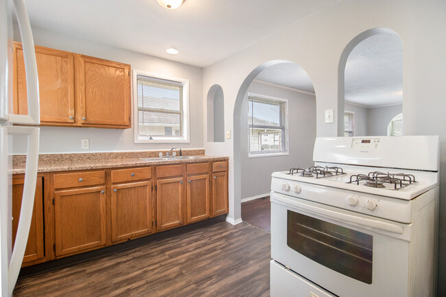 Building Photo - Cute 2 BR Near IUSB w/ Storage Room